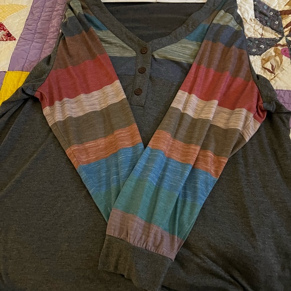 Bloomchic long sleeve plus size tunic. 3XL - Picture 3 of 4